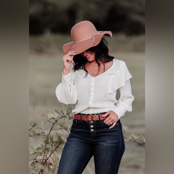 Meet your Posher, Andie - Picture 3 of 5